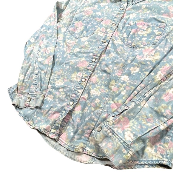Mossimo Supply Co size large light blue button down pearl snap pink floral shirt - Picture 4 of 12
